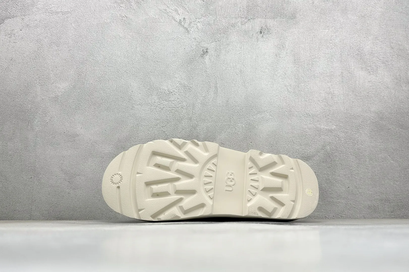 🐲💰 480 supports store UGG2025 spring new Hybird Tasman series men's shoes# The upper is made of cow split layer, the inner breathable mesh, the ugg traditional Eva light wing outsole, the coexistence of class and comfort, slip-on design, easy to put on and take off, paired with wide-leg workwear, American retro Barn style, easy to style, the style is not defined, and the matching does not have to be limited!   Item No.: 1166913 Size: 40-44